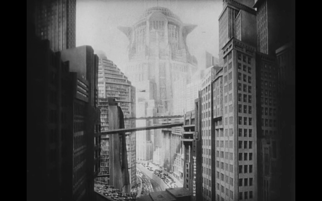 Cena do filme Metrópolis, lançado em 1927, com visão panorâmica da cidade, mostrando prédios e pontes os interligando